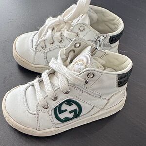 Gucci Kids White Sneakers with Green Logo used